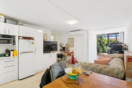 Tranquillity Between Lake Monger & Herdsman Lake - Photo 3