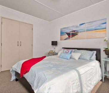 Tidy 2 Bedroom Unit in very convenient location - Photo 6