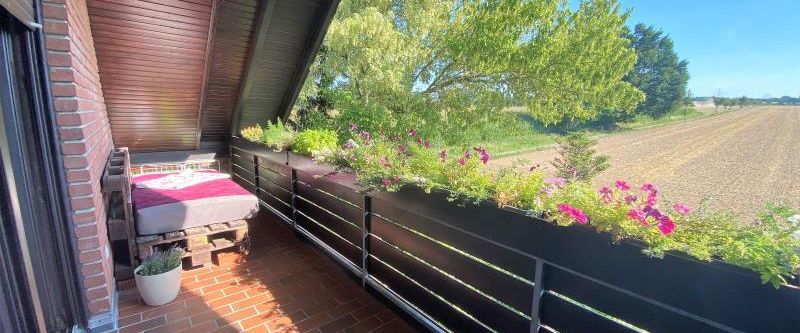 Ruhig gelegene DG-Einliegerwohnung in einem Einfamilienhaus in Alleinlage - Photo 1