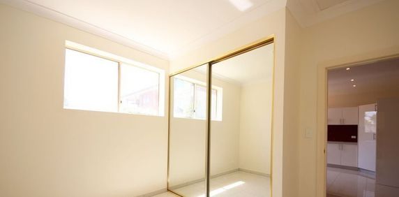 Conveniently located - Photo 2