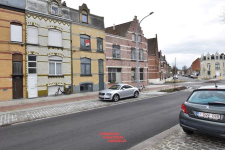 Volledig vernieuwd en instapklaar appartement met 1 slaapkamer - Photo 2