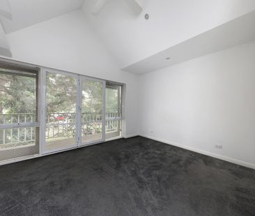 2/125 Walpole Street, Kew VIC 3101 - Townhouse For Rent | Domain - Photo 2