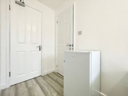Room in a Shared House, Rochford Drive, LU2 - Photo 4