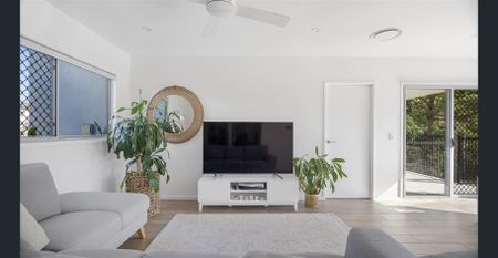 The best layout with both indoor and outdoor area, spacious and private! + super convenient location! - Photo 2