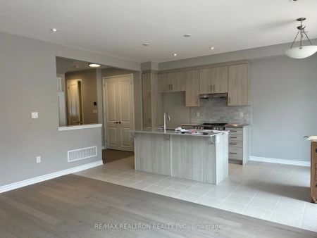 Condo Townhouse For Lease | W9250716 - Photo 2