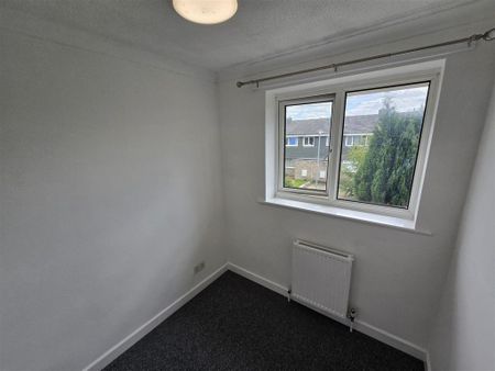 3 bedroom end of terrace house to rent - Photo 4