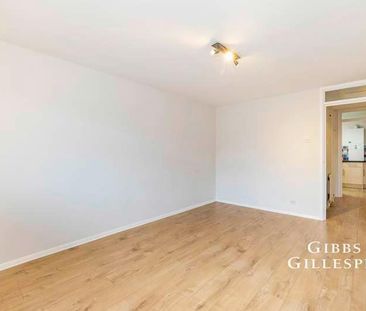 Closemead Close, Northwood, HA6 - Photo 2