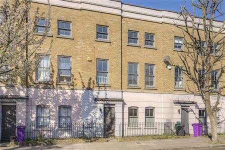 Charming four-bedroom terraced home in the heart of East London - Photo 5