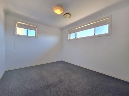25 Passendale Road, Edmondson Park NSW 2174 - House For Rent | Domain - Photo 2