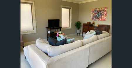 Lovely 2 Bedroom Townhouse In The Perfect Location - Photo 2