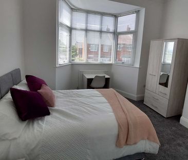 Beautiful -Luxury Co Living in NE4 - 6 Person Shared house - Photo 3