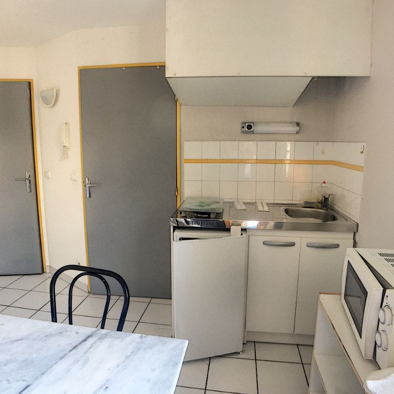 Studio 20 M² en intra- muros proche porte Saint Lazare, - Photo 1