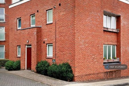 3 bedroom flat to rent - Photo 2