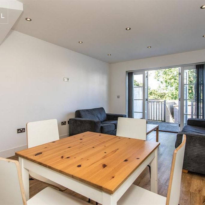 4 bedroom terraced house to rent - Photo 1