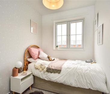 3 bedroom end of terrace house to rent - Photo 4