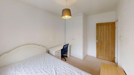 4 bedroom semi-detached house to rent - Photo 4