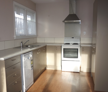 Comfortable 3-Bedroom Home – Lawns Included! - Photo 4 | Rentumo