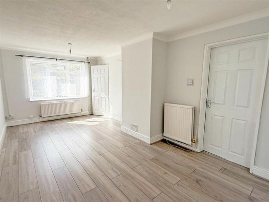 3 bedroom end of terrace house to rent - Photo 1