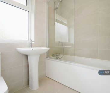 3 bedroom detached house to rent - Photo 2