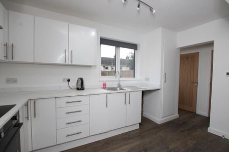 1 bedroom in a house share to rent - Photo 4