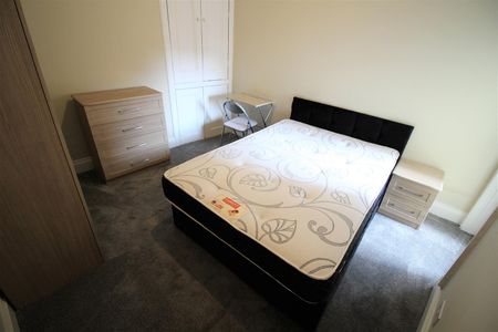 House - Terraced For Rent Fawcett Road, Southsea - Photo 3