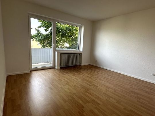 BEZUGSFREIE, FRISCH RENOVIERTE 4 ZIM.-WOHNUNG MIT BALKON IM HERZEN VON LANK-LATUM - Photo 1