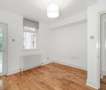 348 Brownhill Road, London, SE6 - Photo 4