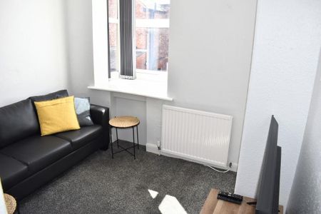 5 bedroom terraced house to rent - Photo 4