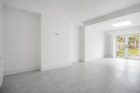 3 bedroom semi-detached house to rent - Photo 3