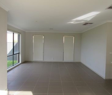 Great Value 3-Bedroom Home in Manor Lakes - Photo 2