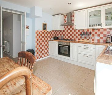 2 bedroom terraced house to rent - Photo 2