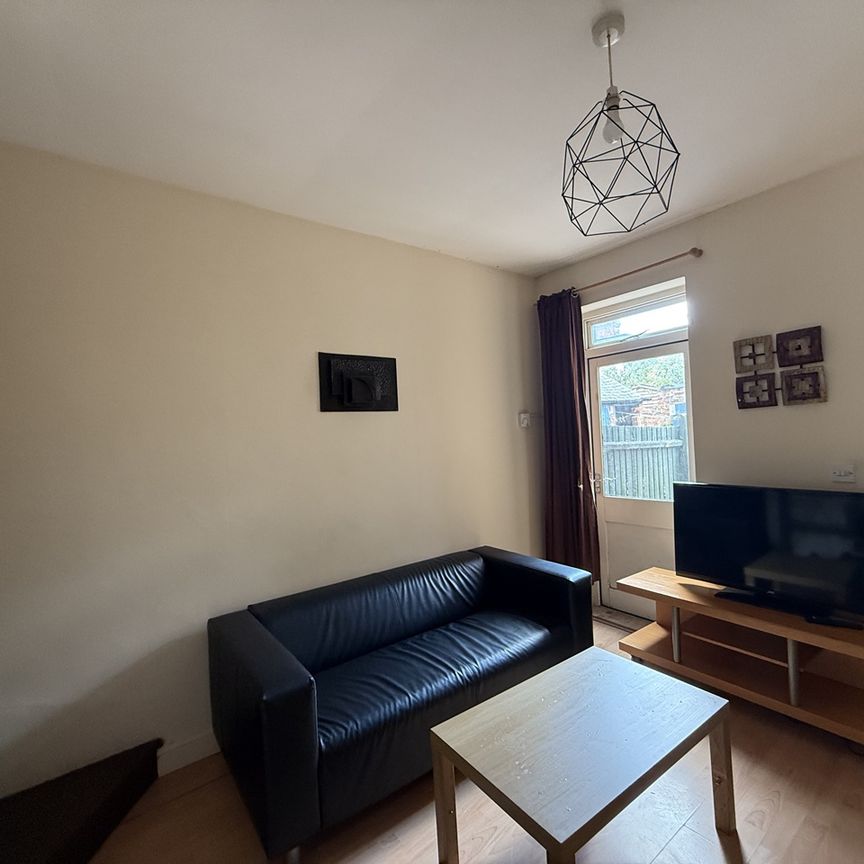 3 Bed Terraced House, Skipworth Street, LE2 - Photo 1