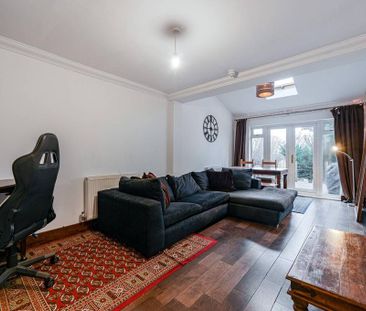 4 bedroom semi-detached house to rent - Photo 2