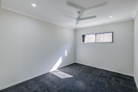 Large Modern Family Home! - Photo 5