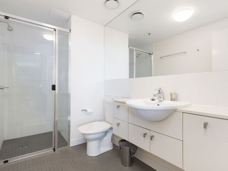 3052/3 Parkland Boulevard, Brisbane City QLD 4000 - Apartment For Rent - $835 | Domain - Photo 3