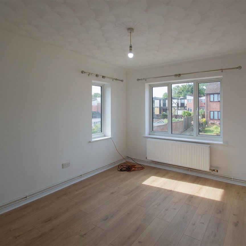 Meadowsweet Close, Haverhill - Photo 1