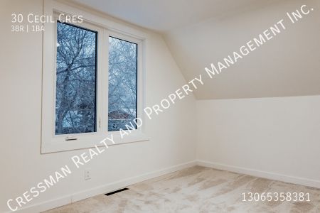 3 Bed, 1 Bath FULL HOUSE W/ Garage & Carport located in Rosemont - Photo 3