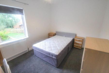 3 bedroom terraced house to rent - Photo 3