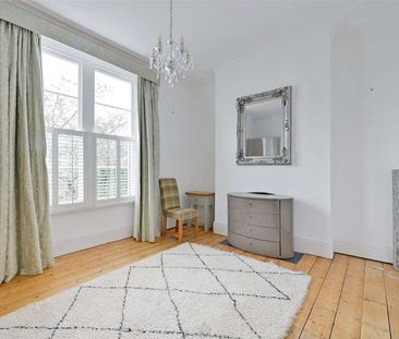 An exceptional Four bedroom Georgian townhouse offers beautiful acc... - Photo 5