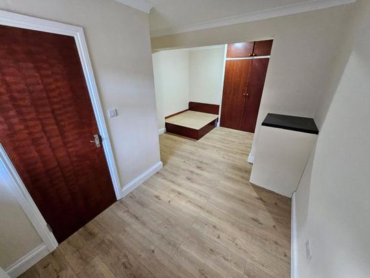 8 bedroom semi-detached house to rent - Photo 1