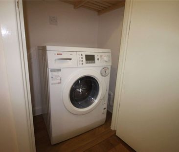 A modern ground floor apartment close to railway station - Photo 5