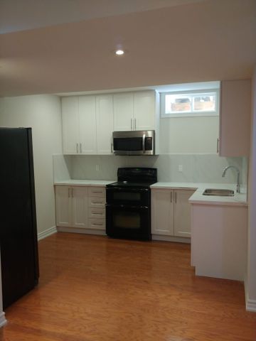 For Lease - 4900 Sebastian Drive, Mississauga, Ontario - Photo 4