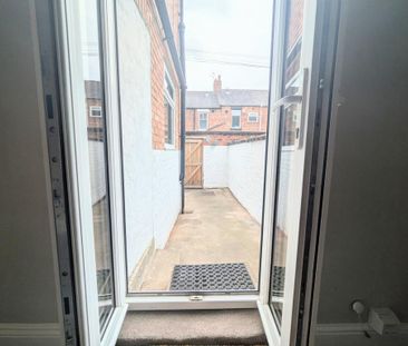 3 bedroom terraced house to rent - Photo 1