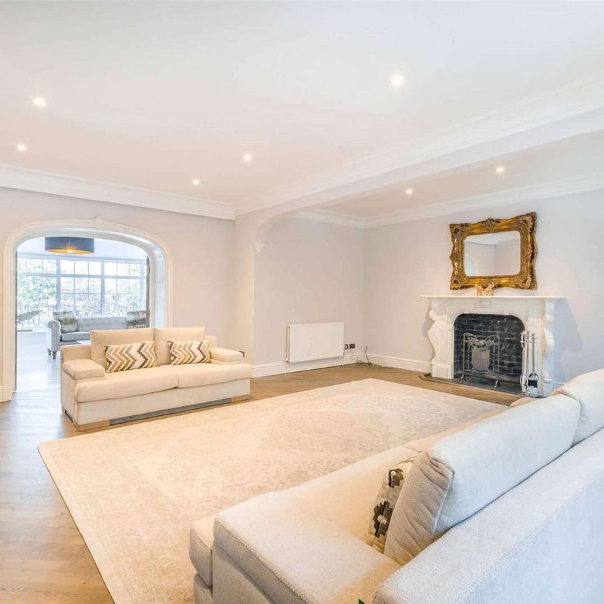 Superb Luxury home with indoor pool, outdoor kitchen and wraparound garden, beautifully furnished and well located, backing onto Mere Golf Course between Knutsford and Hale - Photo 1