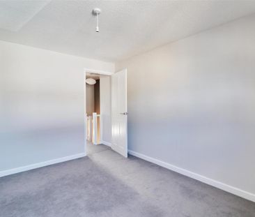 2 bedroom end of terrace house to rent - Photo 5