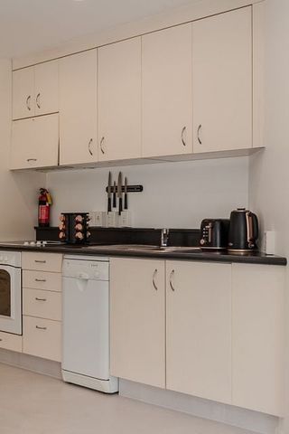 CBD The Terrace – Fully Furnished, Internet Incl - Photo 4