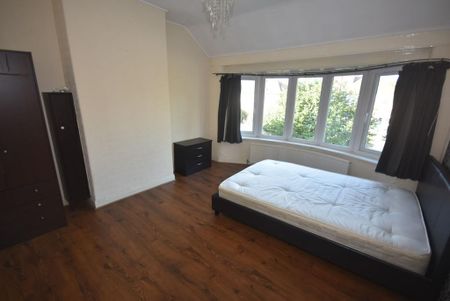 4 bedroom semi-detached house to rent - Photo 4