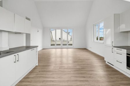 Moderne 3-Zimmer Dachgeschosswohnung mit Terrasse und EBK in ruhiger Lage - Foto 3