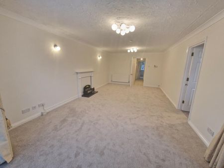 2 bedroom ground floor flat to rent - Photo 3