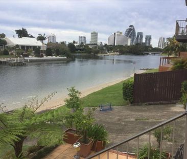 Broadbeach Waters - Photo 2